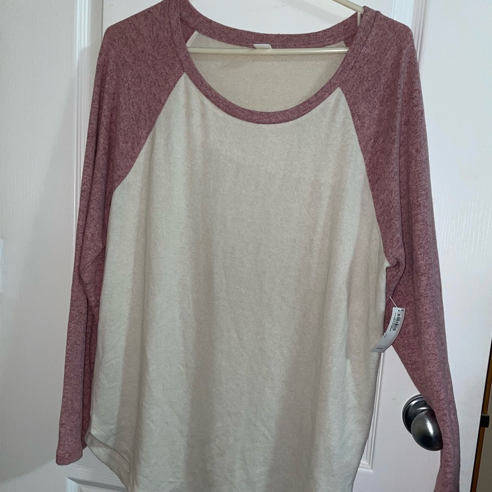 3/$30-NWT Old Navy Top